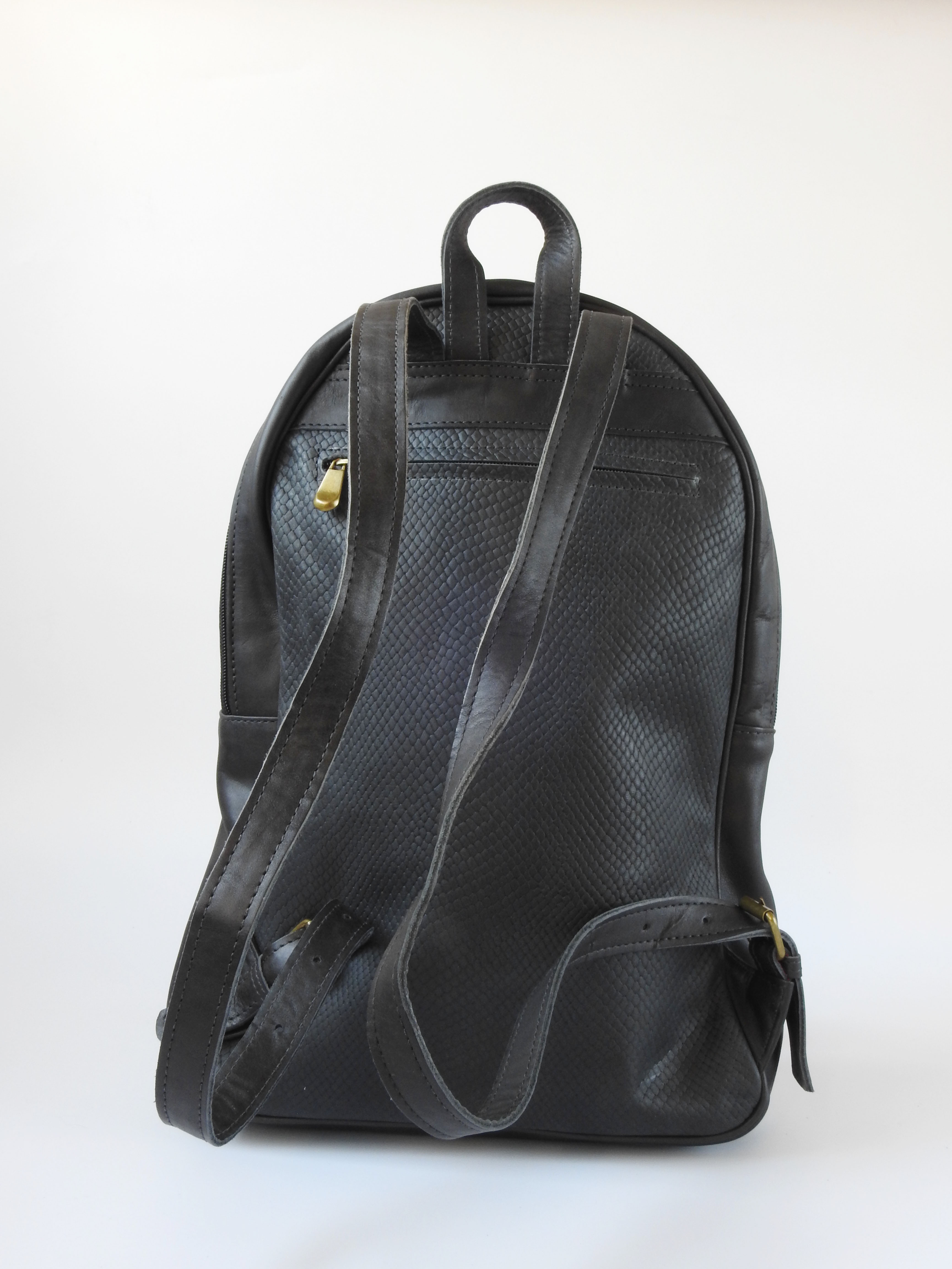 Mochila cuero negra 3D