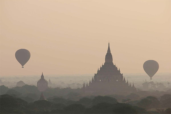 Amanecer en Bagan
