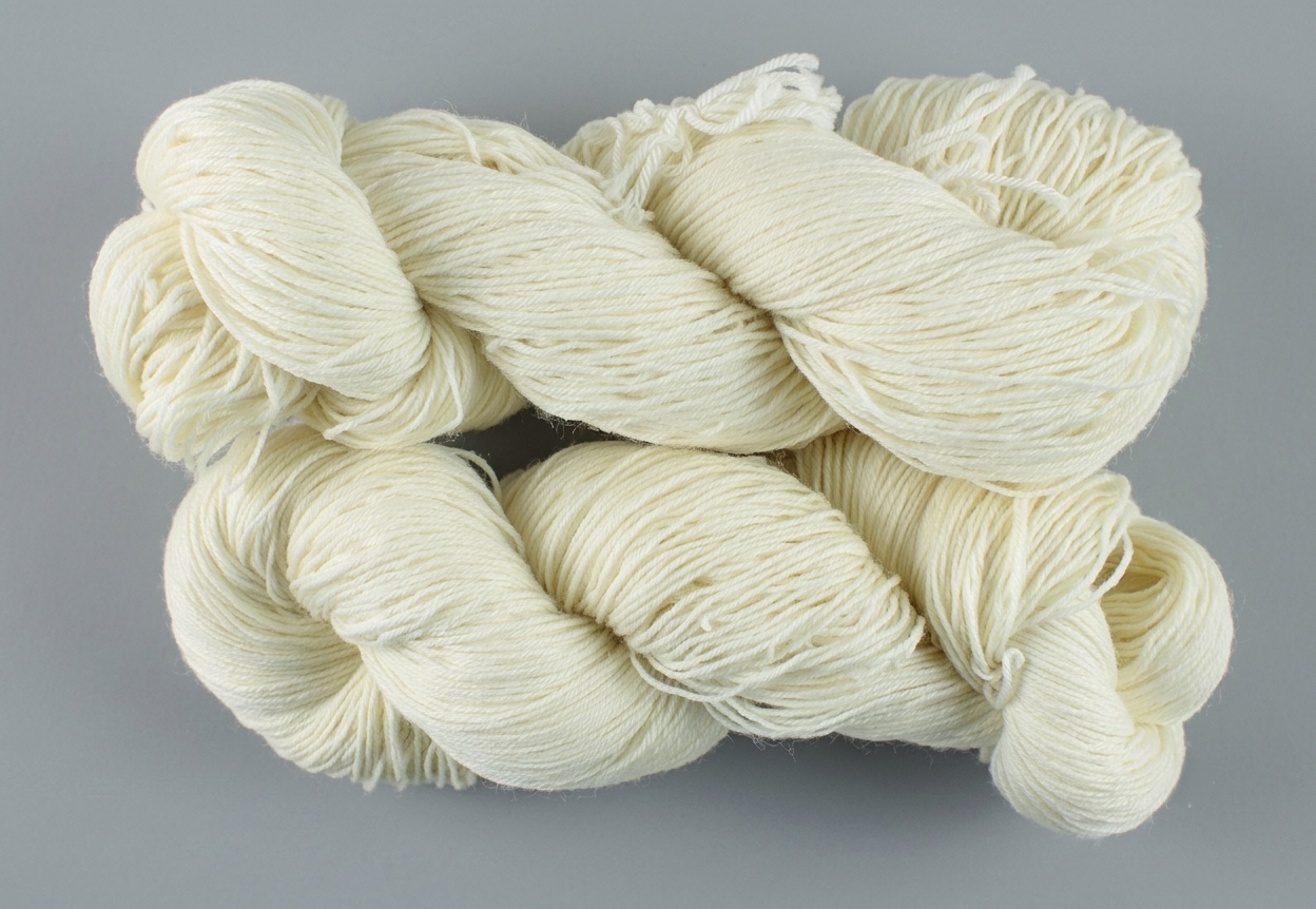 Merino Italiana Fingering color crudo - Chañar Lanas