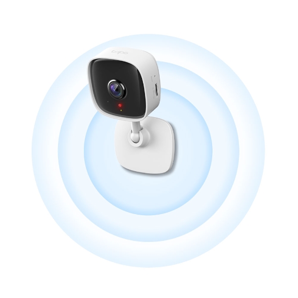 Vista adicional de la cámara TP-Link Tapo C100 y opciones de instalación interior