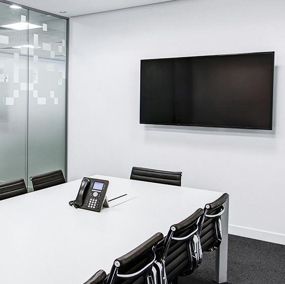 TP-Link Omada SG3428MP escenario sala de reuniones con telefonia IP