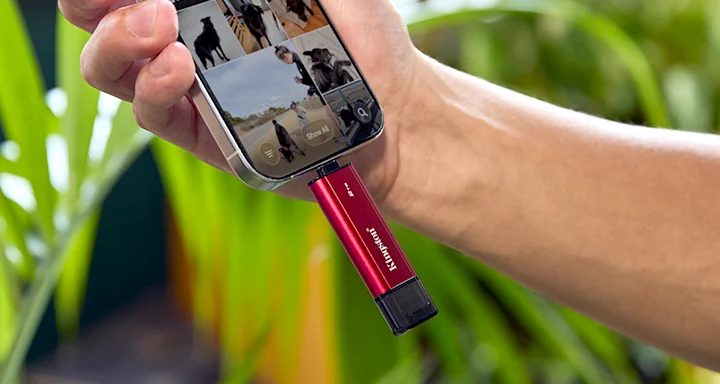 Kingston Dual Portable SSD conectado mediante USB-C a un teléfono