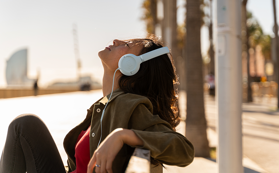 JBL Tune 530C USB-C lifestyle oficial