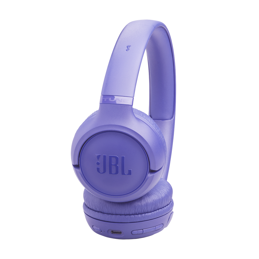 JBL Tune 530BT botones y puerto de carga
