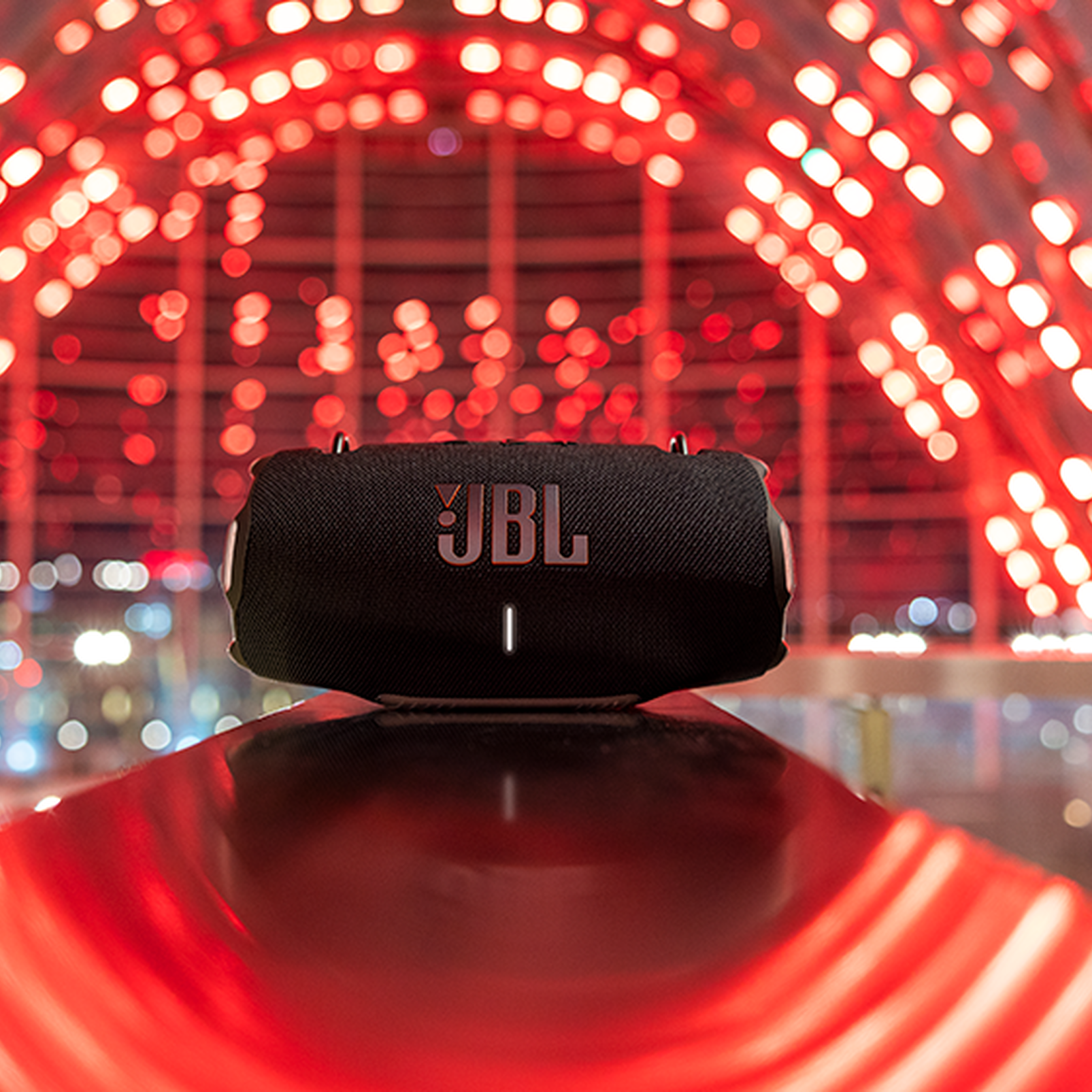 JBL Xtreme 4 negro en una experiencia musical al aire libre