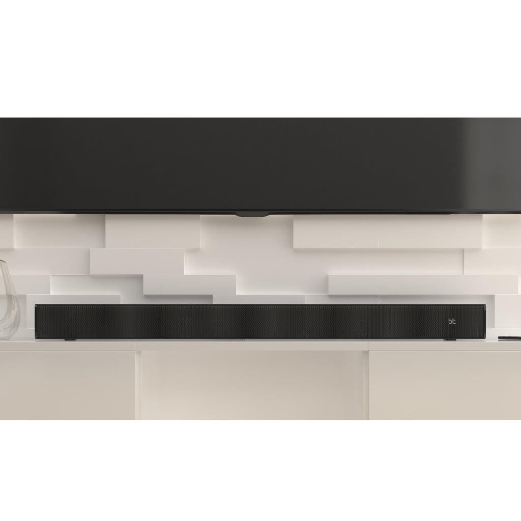 Barra de sonido Klip Xtreme Harmonium instalada bajo un televisor