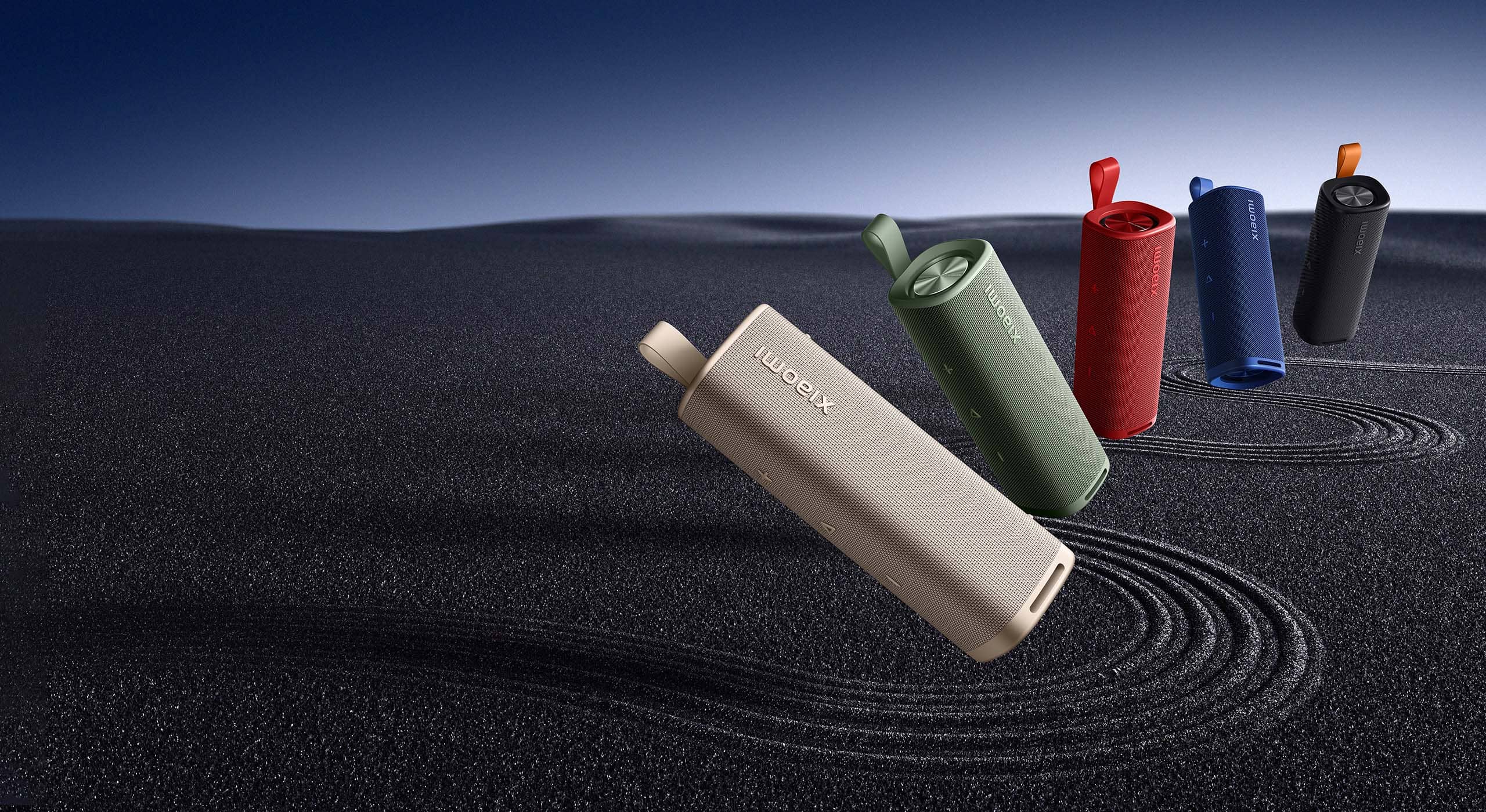 Xiaomi Sound Outdoor color negro con detalle naranja