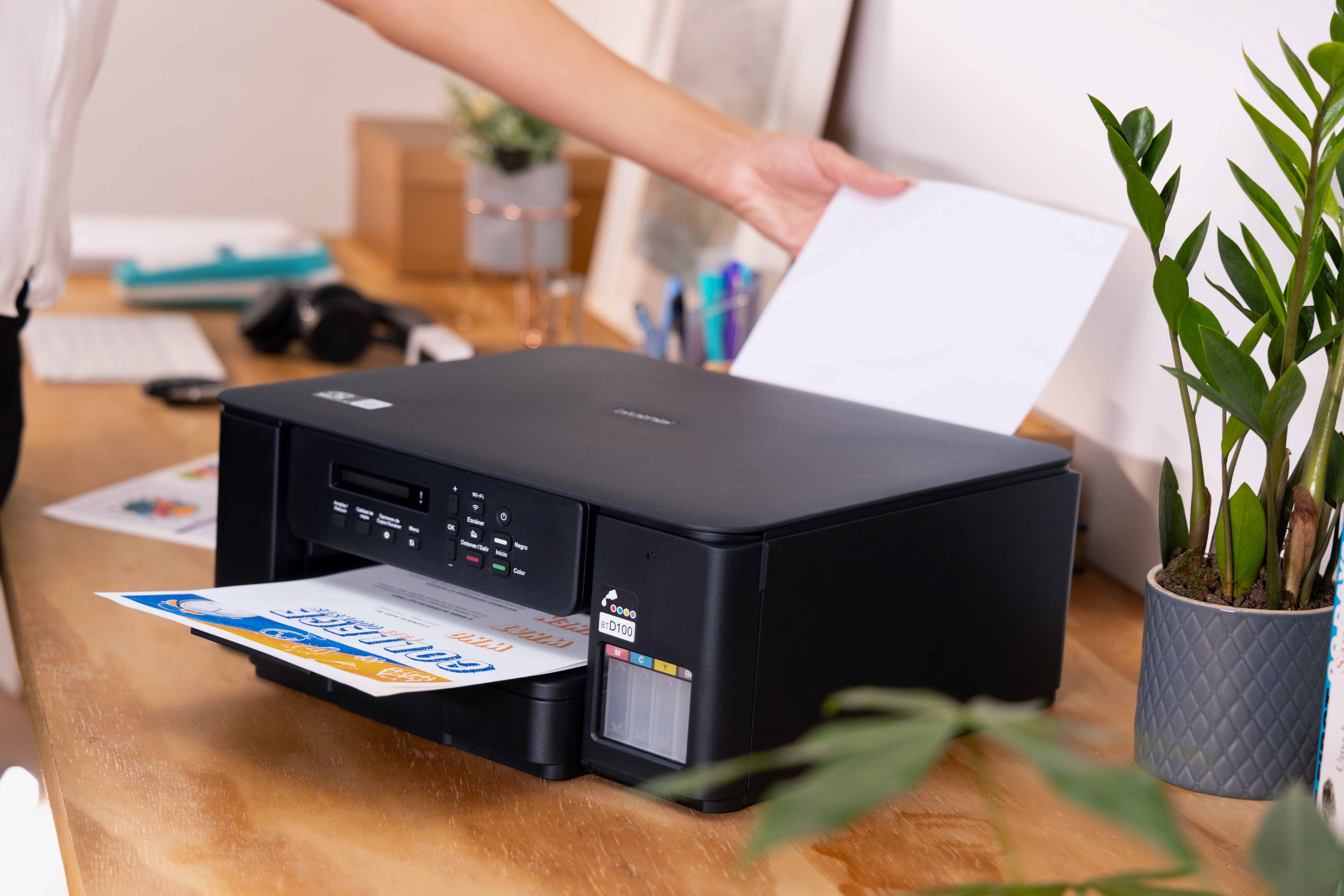 Manejo de papel de la Brother DCP-T530DW