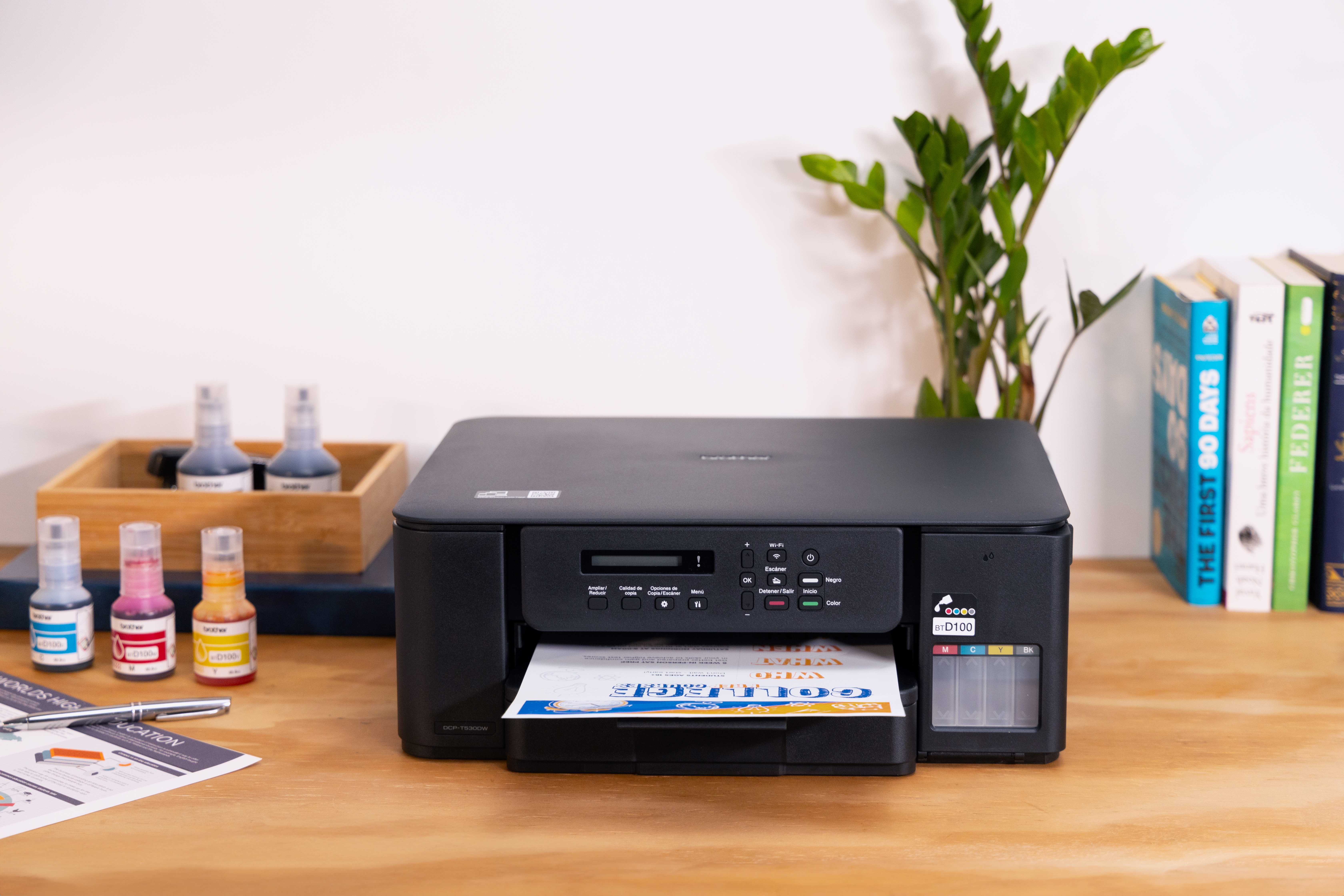 Brother DCP-T530DW imprimiendo documentos a color
