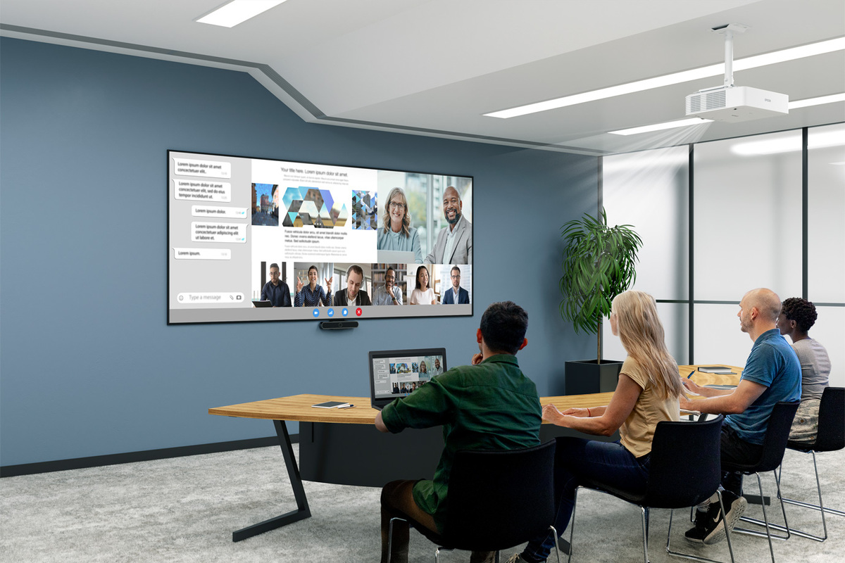 Epson PowerLite L690U instalado en una sala de reuniones