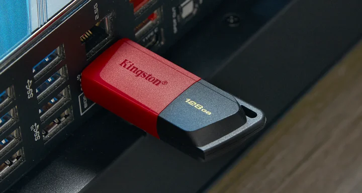 Kingston DataTraveler Exodia M conectado a un computador