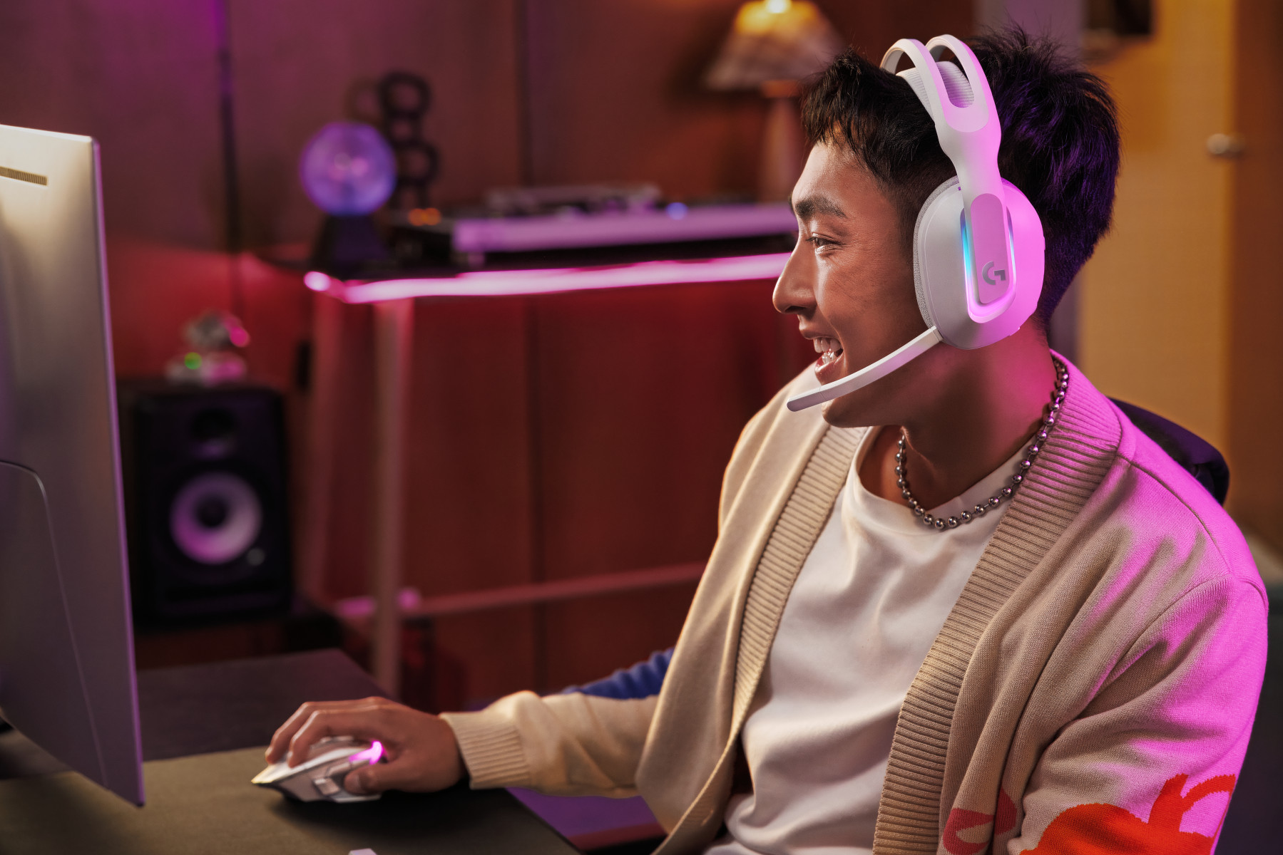 Logitech G522 LIGHTSPEED blanco en una sesión de juego