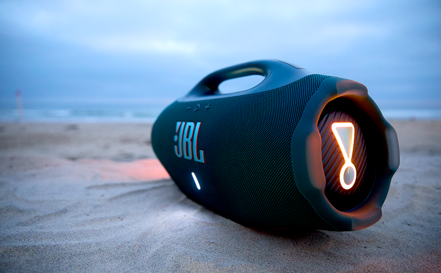 JBL Boombox 4 lifestyle en la playa