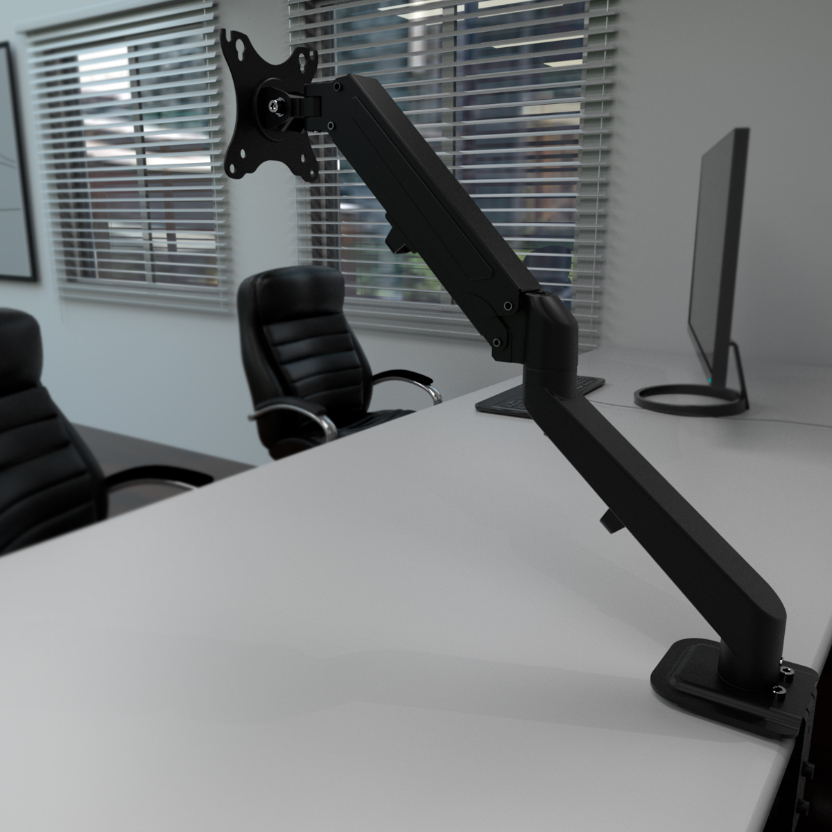 Soporte Klip Xtreme KMM-400 extendido en una estación de trabajo