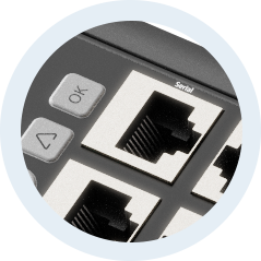 Puerto serial RJ45 de la PDU Forza FPD-3012M0US