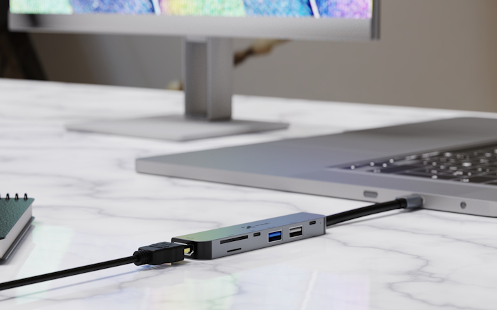 Xtech XTC-571 hub USB-C 7 en 1 conectado a una pantalla por HDMI