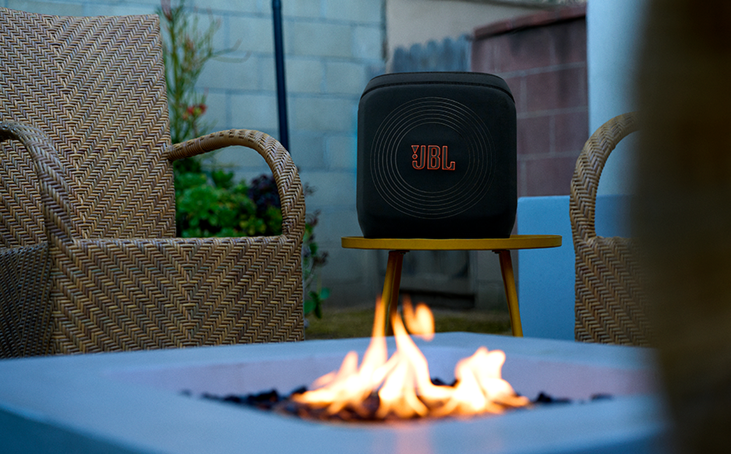 JBL PartyCover Encore 2 en uso exterior