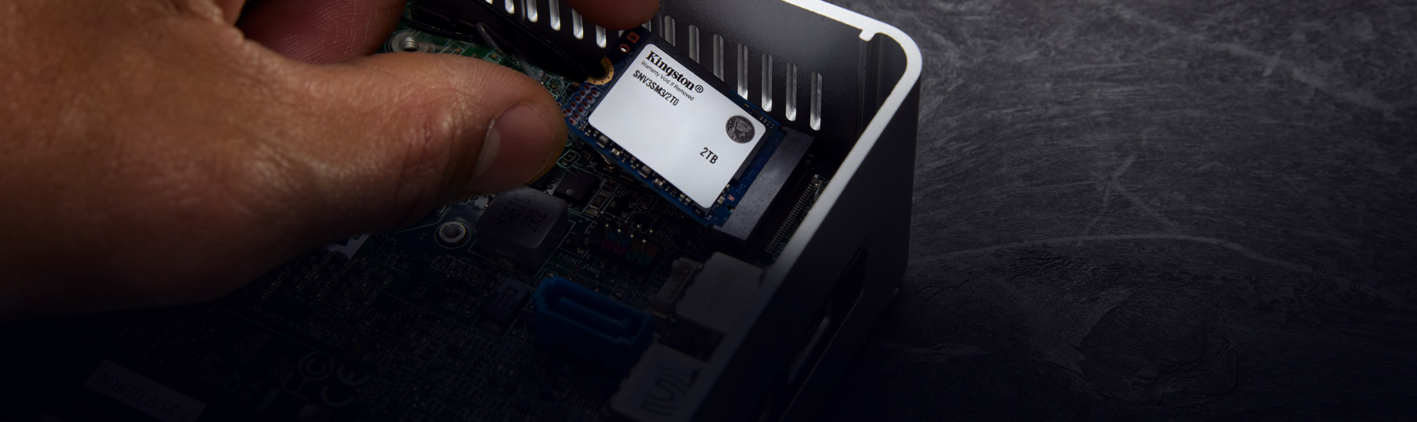 Kingston NV3 M.2 2230 instalado en equipo compacto