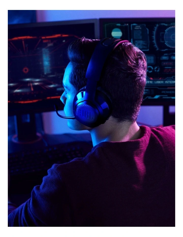 JBL Quantum 350 Wireless lifestyle gaming