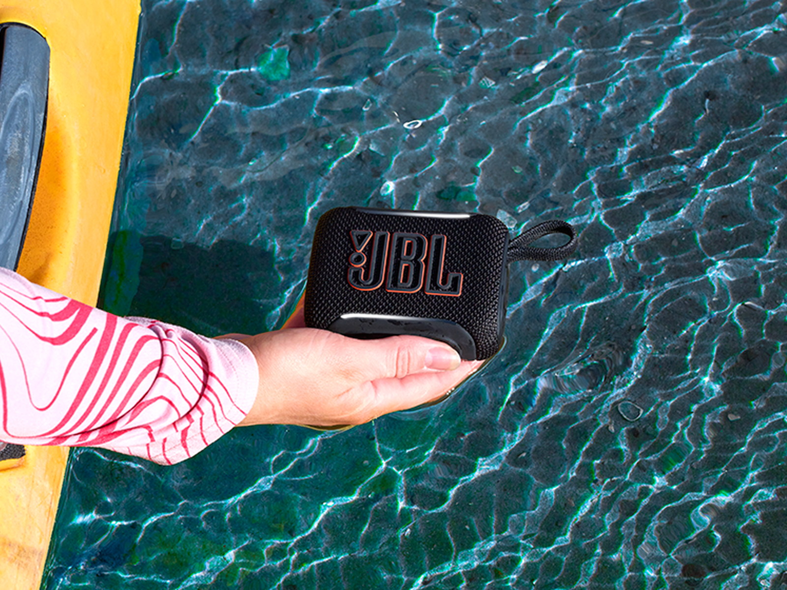 JBL Go 5 lifestyle y portabilidad