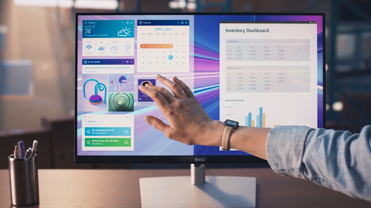 Dell P2424HT interacción táctil en uso