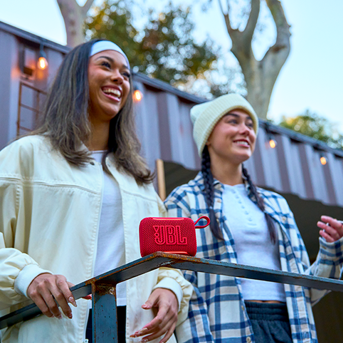 JBL Go 5 en escena lifestyle