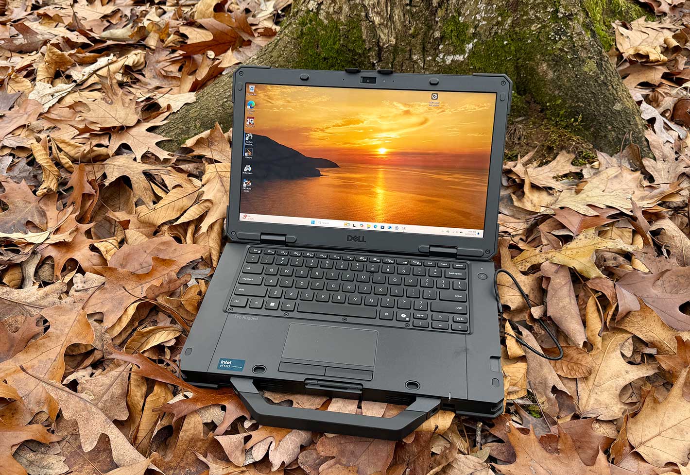 Dell Pro Rugged 14 RB14250 en uso exterior