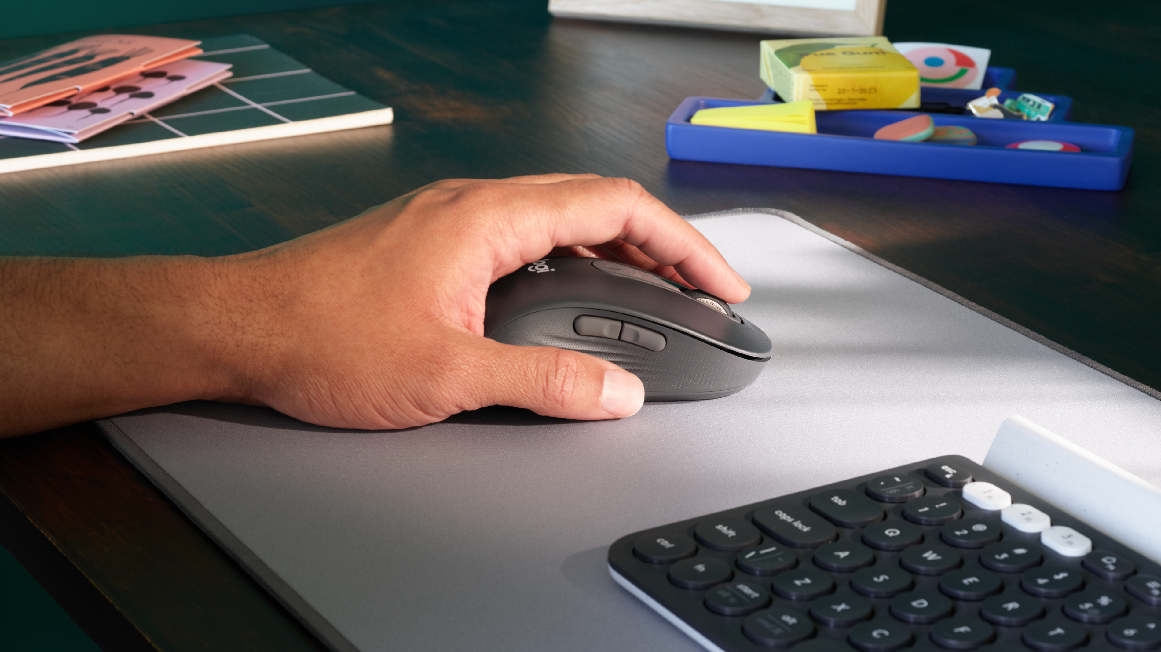 Logitech M650 L Left para zurdos en uso