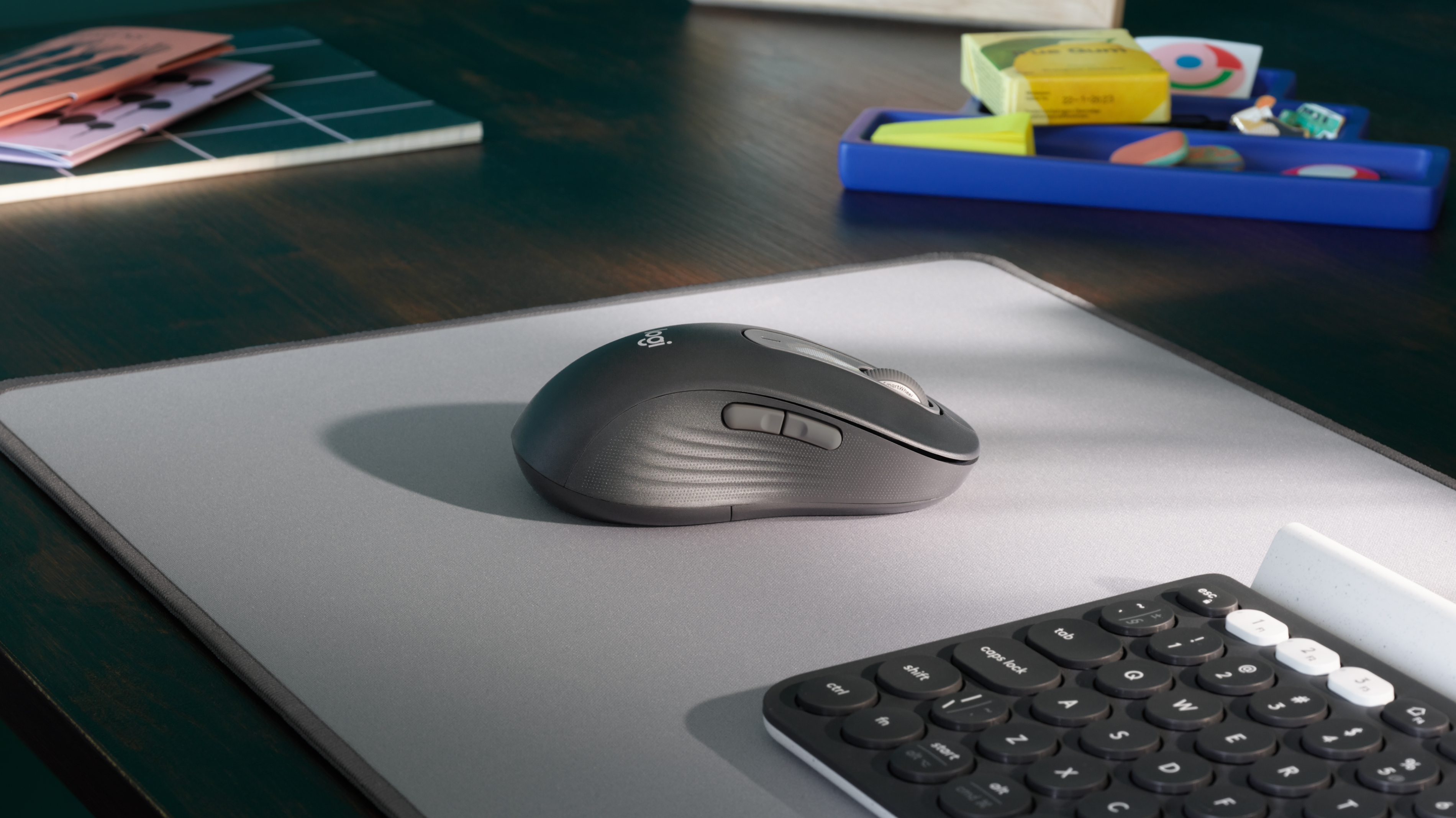 Logitech M650 L Left Grafito en escritorio