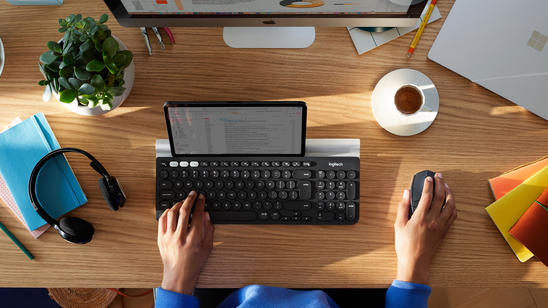 Logitech M720 Triathlon en setup de productividad