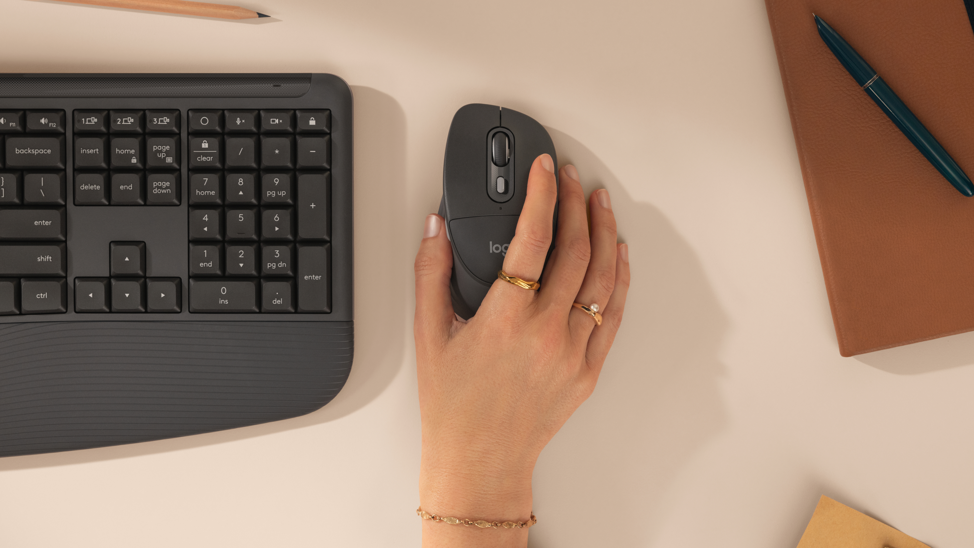 Logitech Signature Comfort Plus M850 L en uso durante la jornada