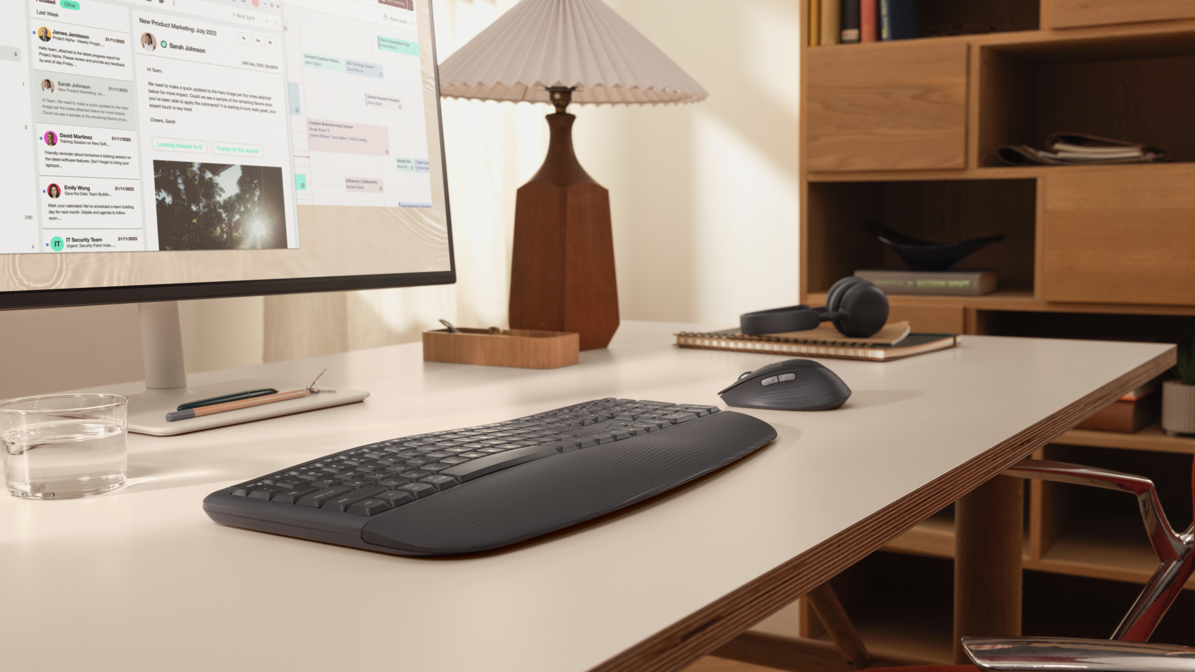 Logitech Signature Comfort Plus Combo MK880 en ambiente de trabajo