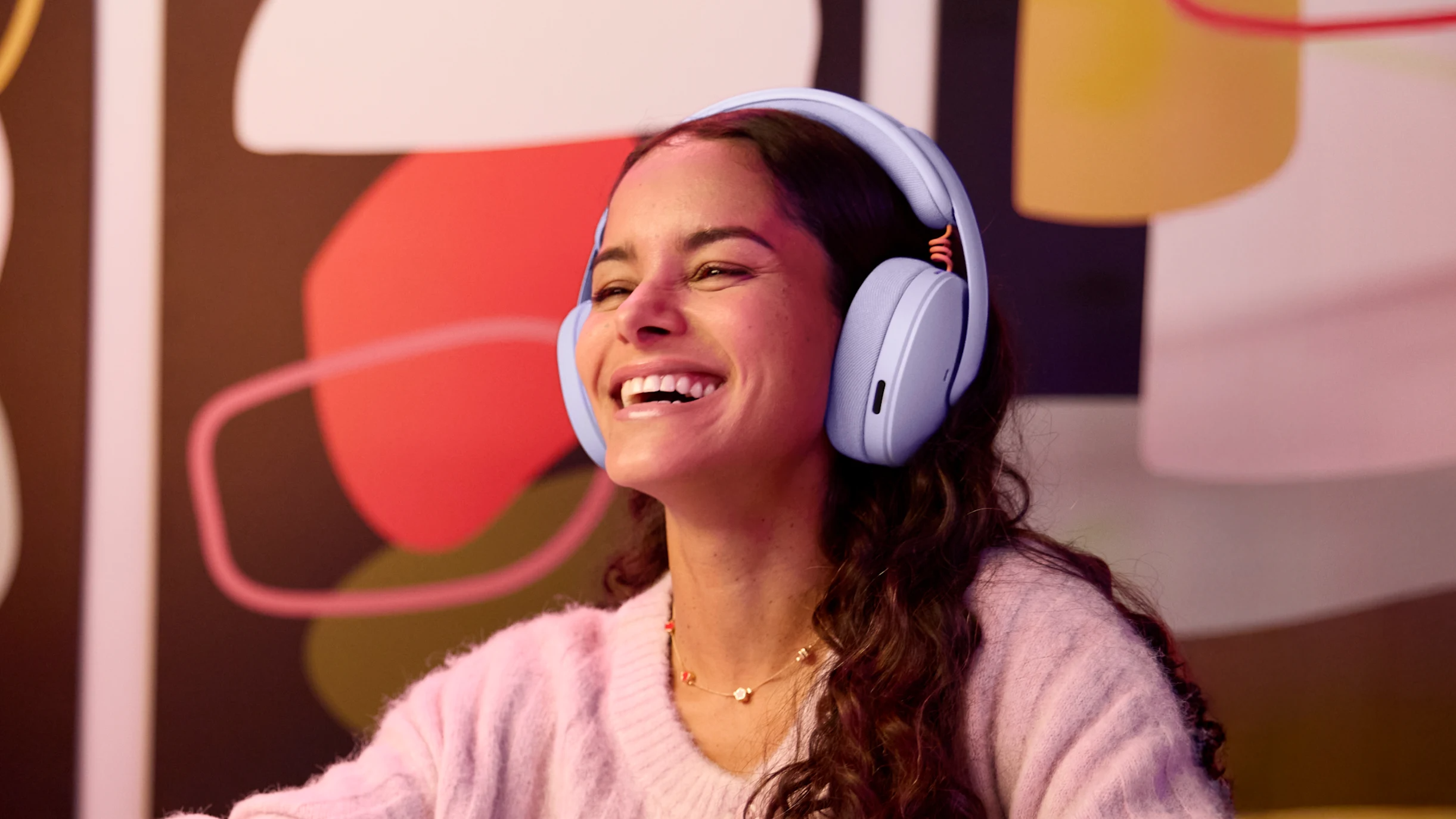 Logitech G325 LIGHTSPEED Lila en uso