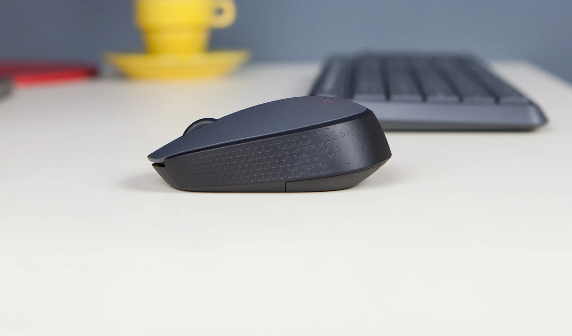 Logitech MK235 conexión inalámbrica en escritorio