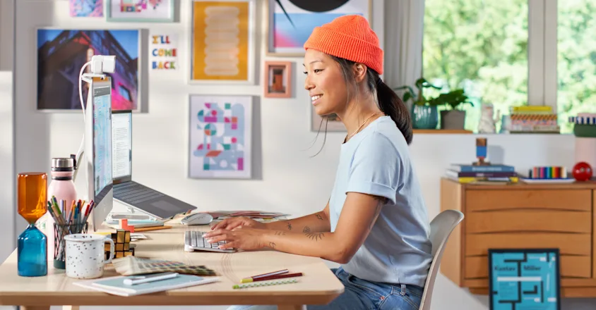 Logitech MX Keys Mini en escritorio compacto