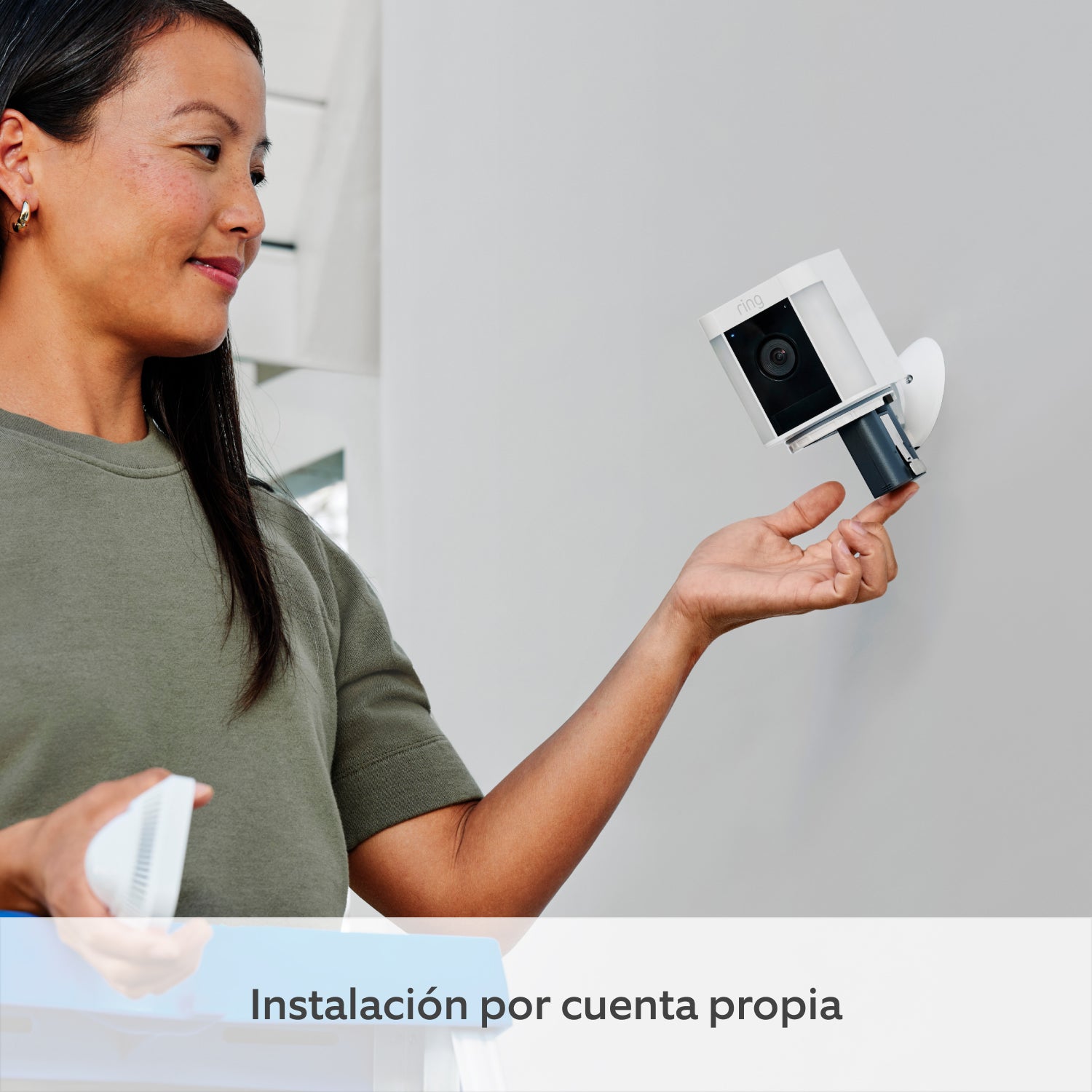 Ring Spotlight Cam Plus blanca video 1080p y visión nocturna a color
