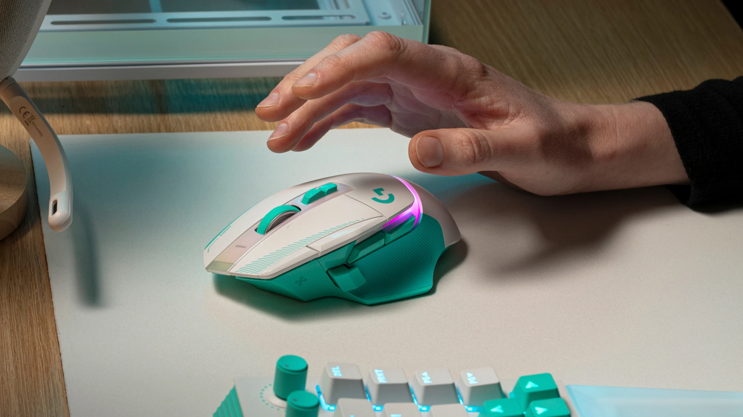 Logitech G502 X Plus White/Mint lifestyle gaming