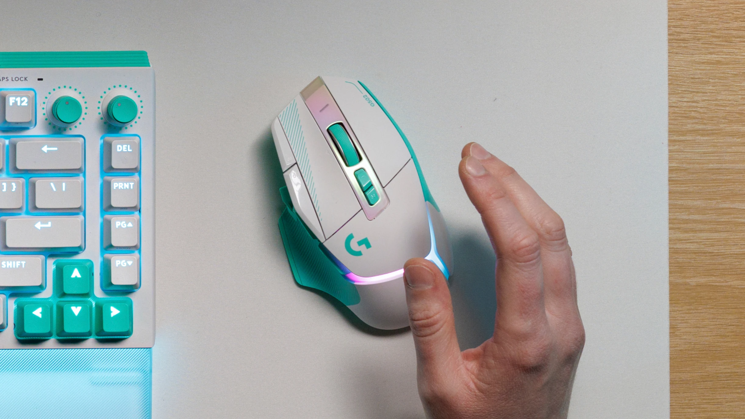 Logitech G502 X Plus White/Mint LIGHTSYNC RGB lifestyle