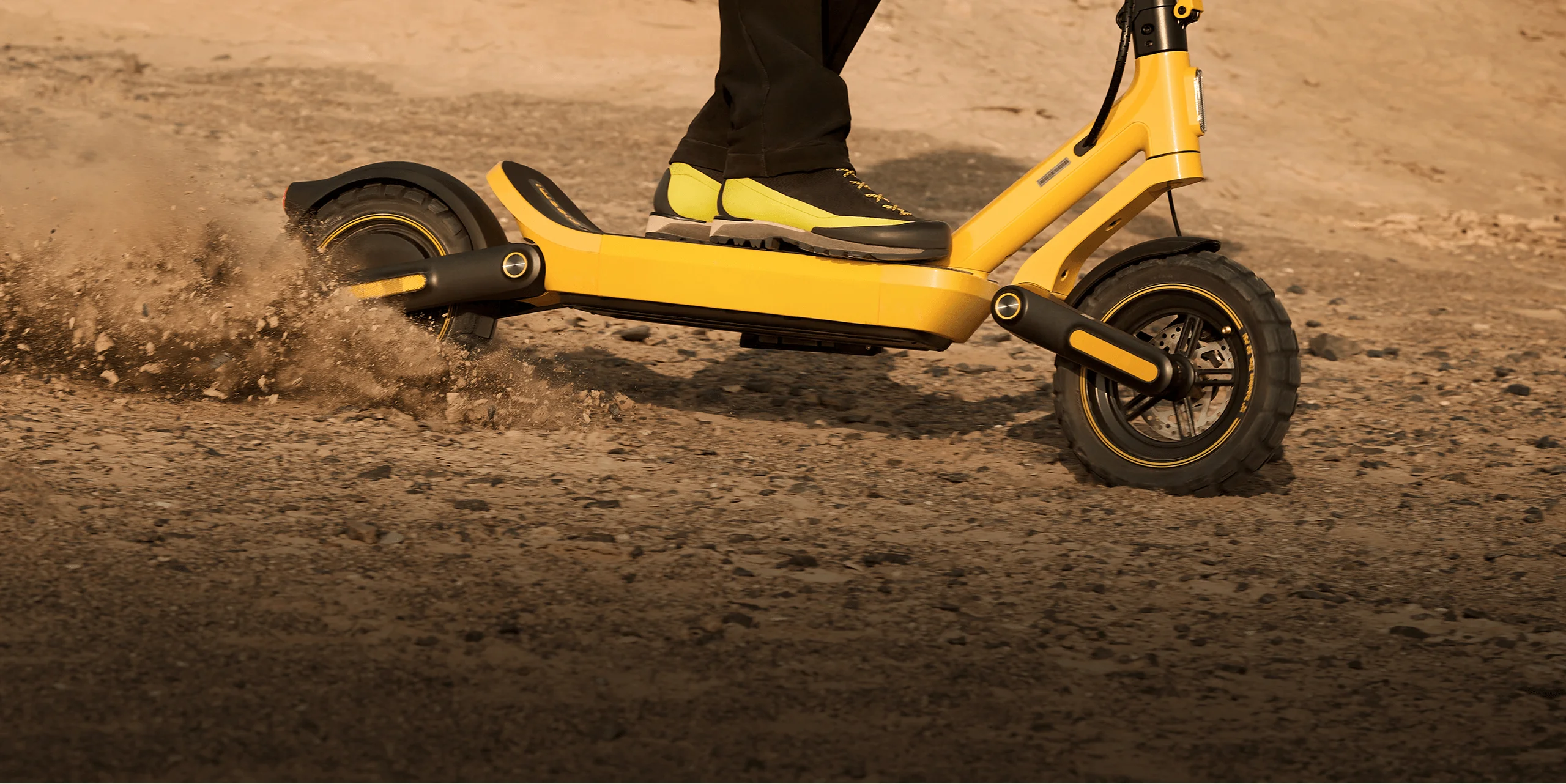 Xiaomi Electric Scooter 6 Ultra lifestyle suspensión y conducción