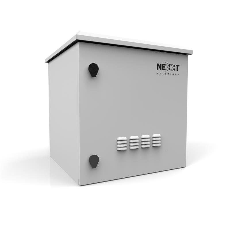 Vista del gabinete exterior Nexxt Solutions con puerta cerrada