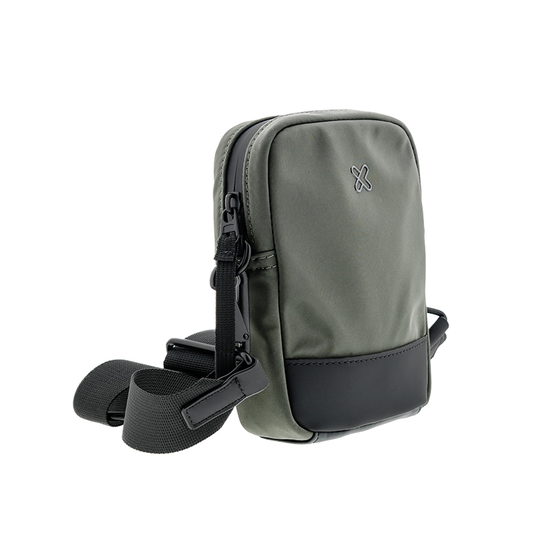 Detalle del bolso cruzado verde y negro Klip Xtreme KCB-451