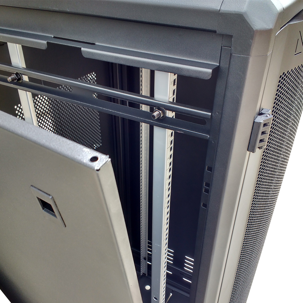 Gabinete de Piso 45U | Ancho: 580 mm • Fondo: 610 mm