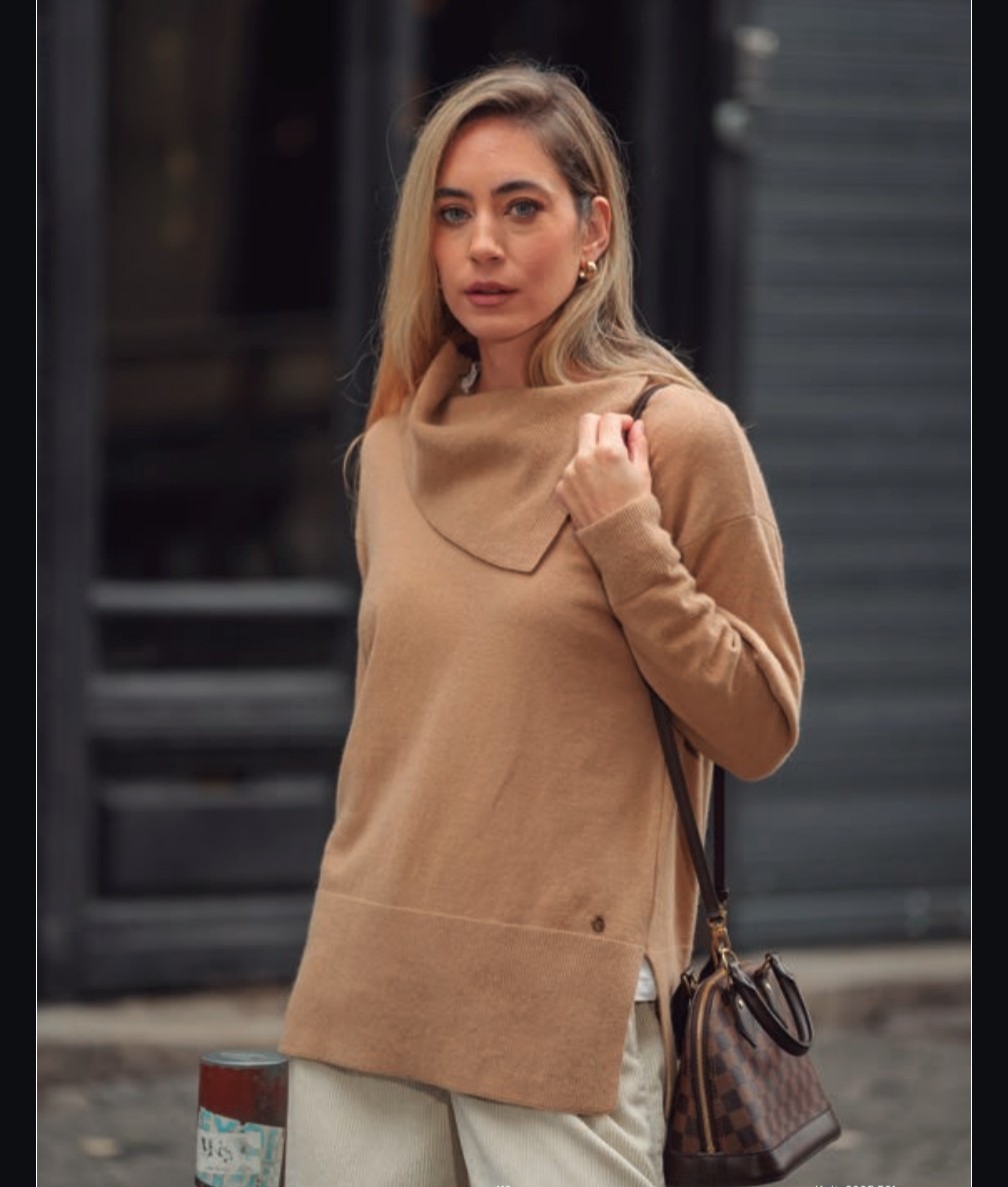 camisola camel com gola assimetrica