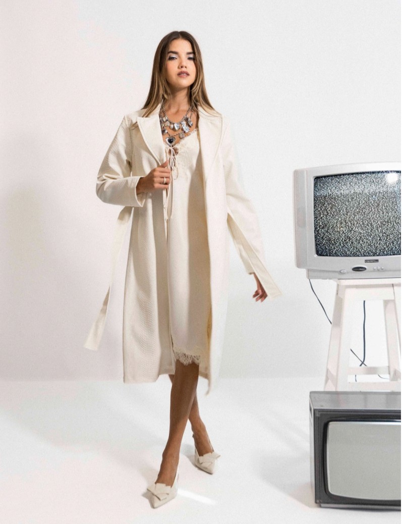 Trench coat em ecopele trabalhada