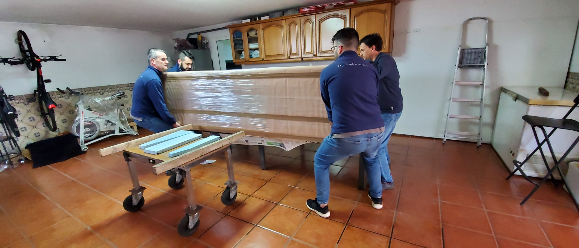 Montagem 2500cm x 80cm x 70cm