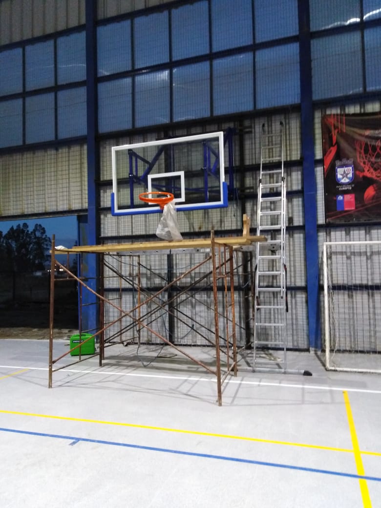 Tablero de básquetbol plegable empotrado al muro - comuna...