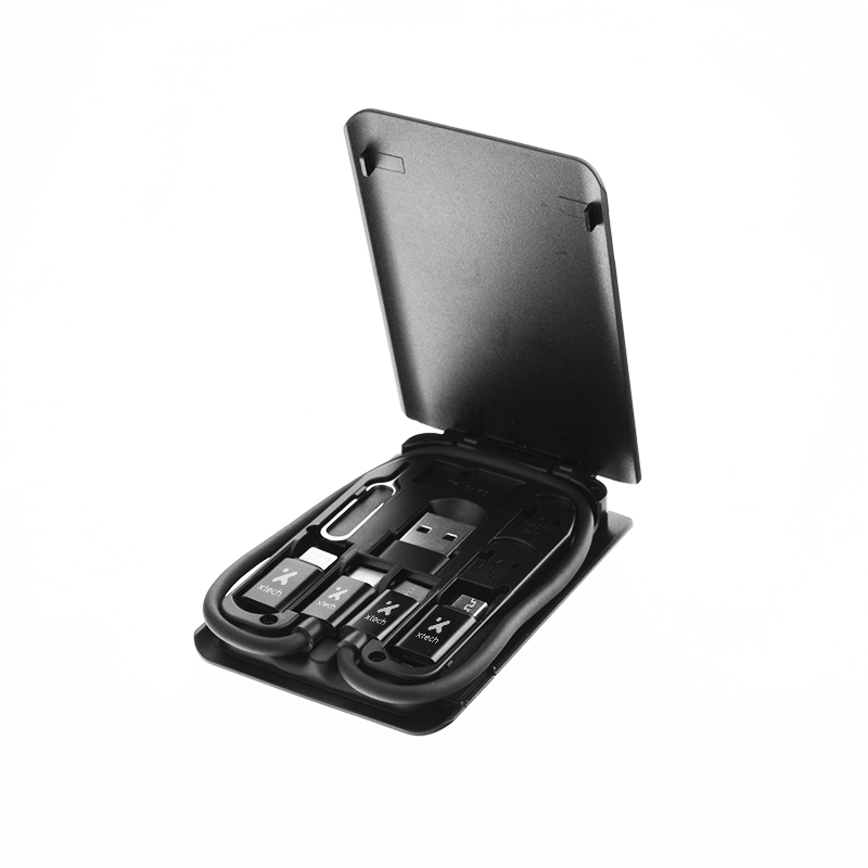 Kit de cable y adaptadores Xtech XTC-570 USB-C USB-A Micro USB Lightning