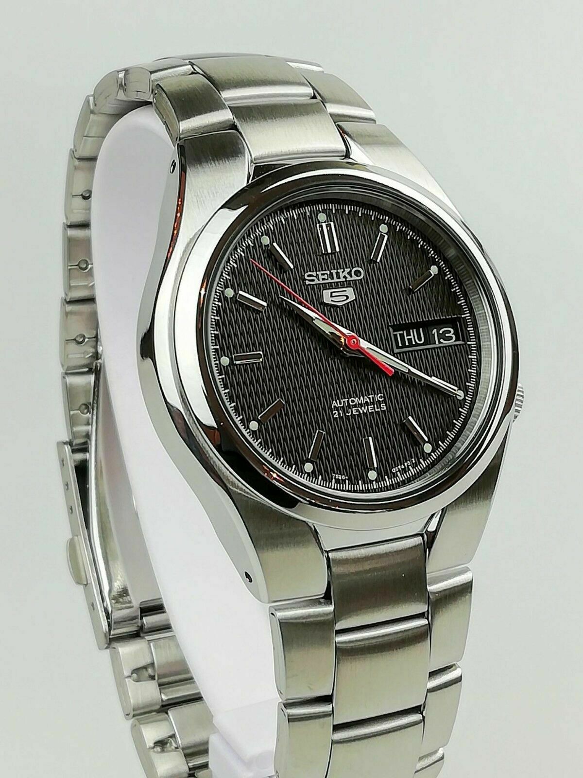 Reloj Seiko SNK607K1 Acero Inoxidable correa color: Metálico Dial Negro  Analógico Hombre