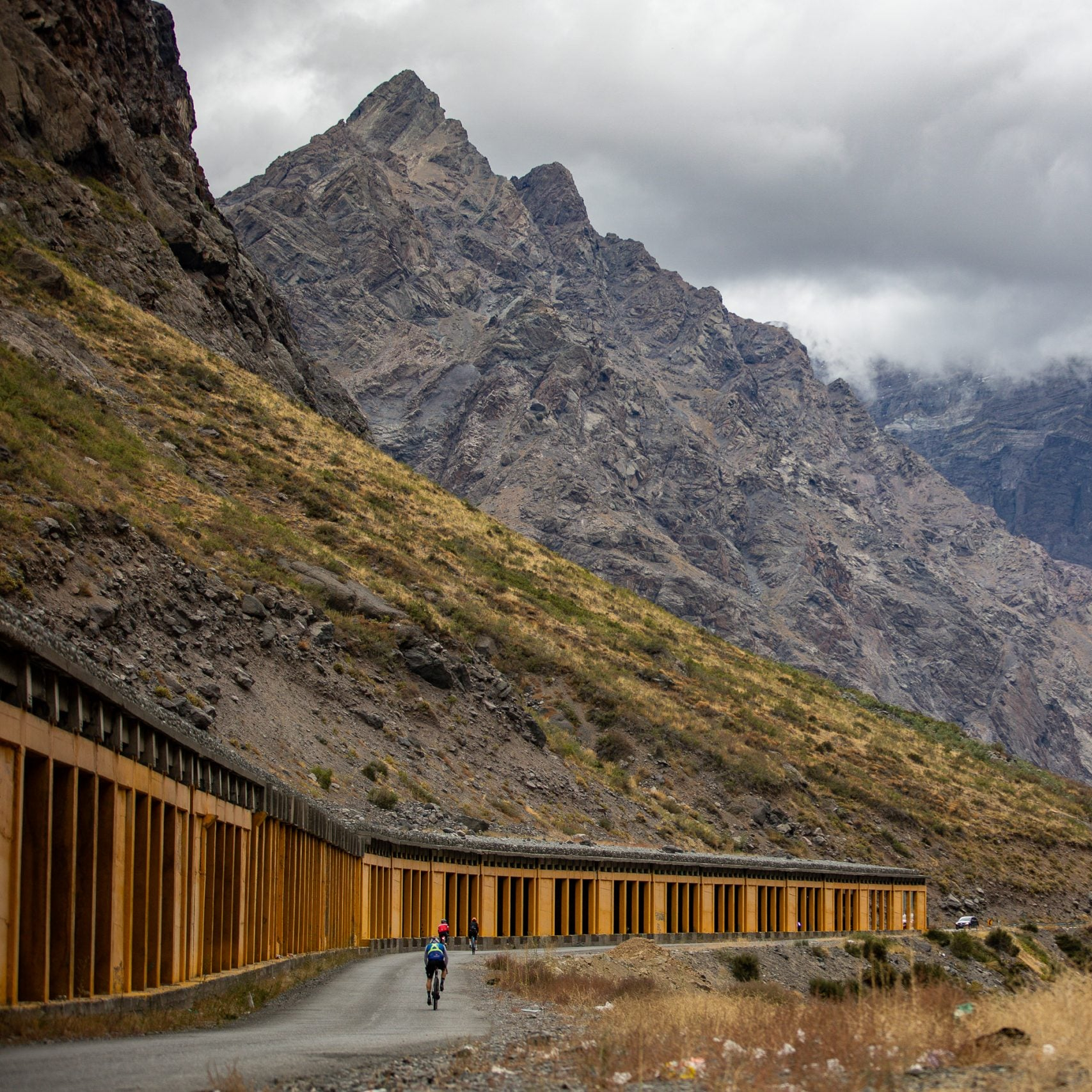 Estrada de montanha na Cordilheira dos Andes